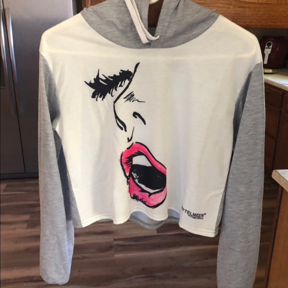 Graphic Tee Crop Top Sweatshirt